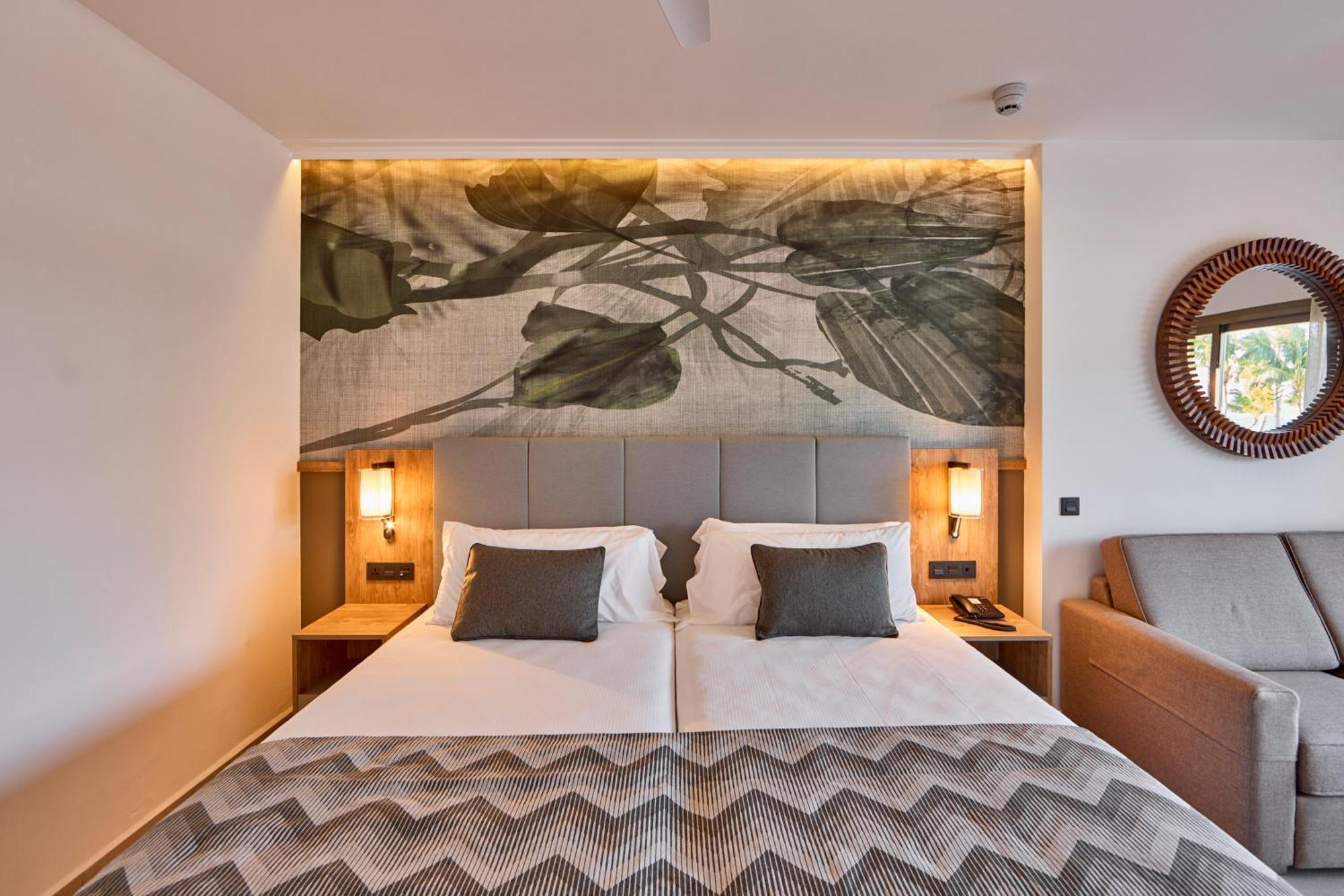 Junior Suite met Zijdelings Uitzicht op Zee